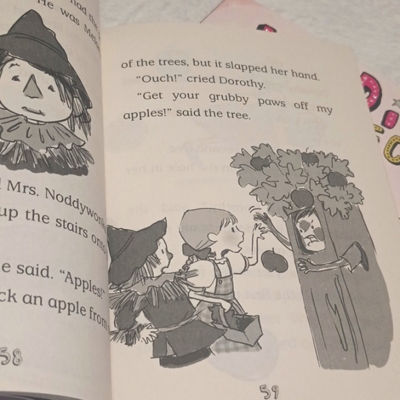 Heidi Heckelbeck Set of 2 soft cover books - Picture 11 of 13